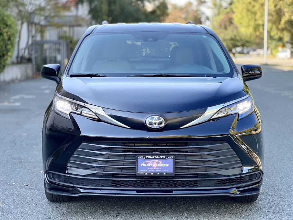 2022 Toyota Sienna LE FWD