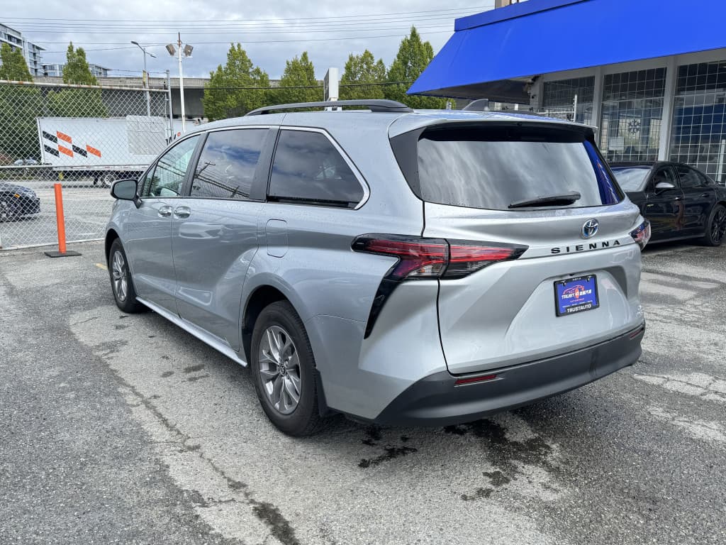 2022 Toyota Sienna XLE 4dr Passenger Van CVT