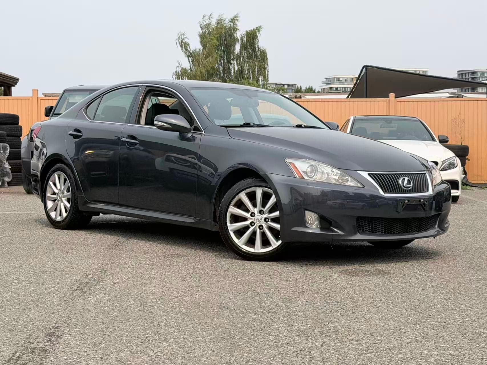 2010 Lexus IS AUTO/ CLEAN TITLE/ BC LOCAL