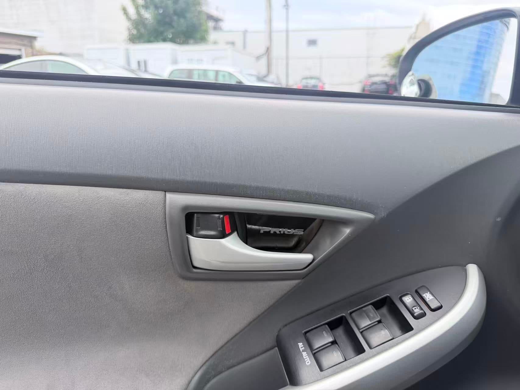 2010 Toyota Prius HB/ CLEAN TITLE/