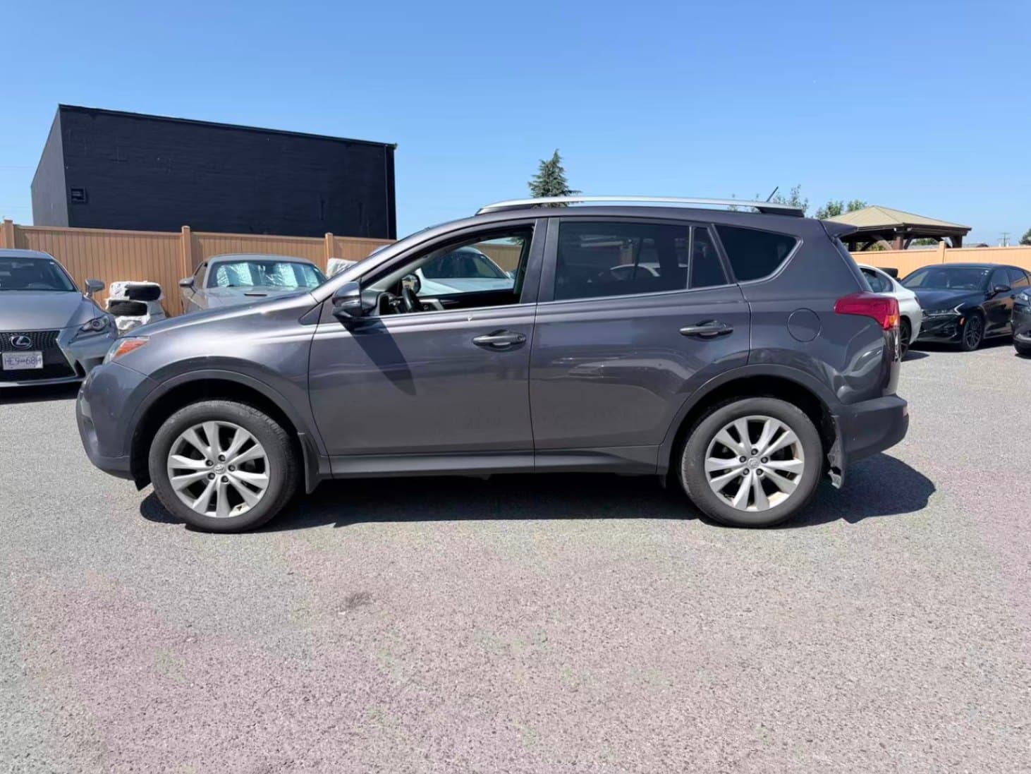 2013 Toyota RAV4 AWD LIMITED/ CLEAN TITLE/ BC LOCAL
