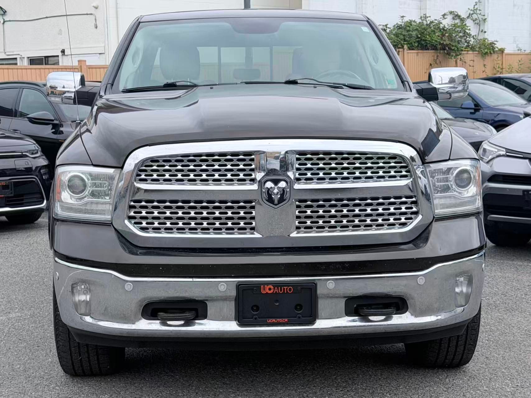 2014 Ram 1500 4WD Crew Cab 140.5" Laramie/ CLEAN TITLE/ VENTILATED SEATS
