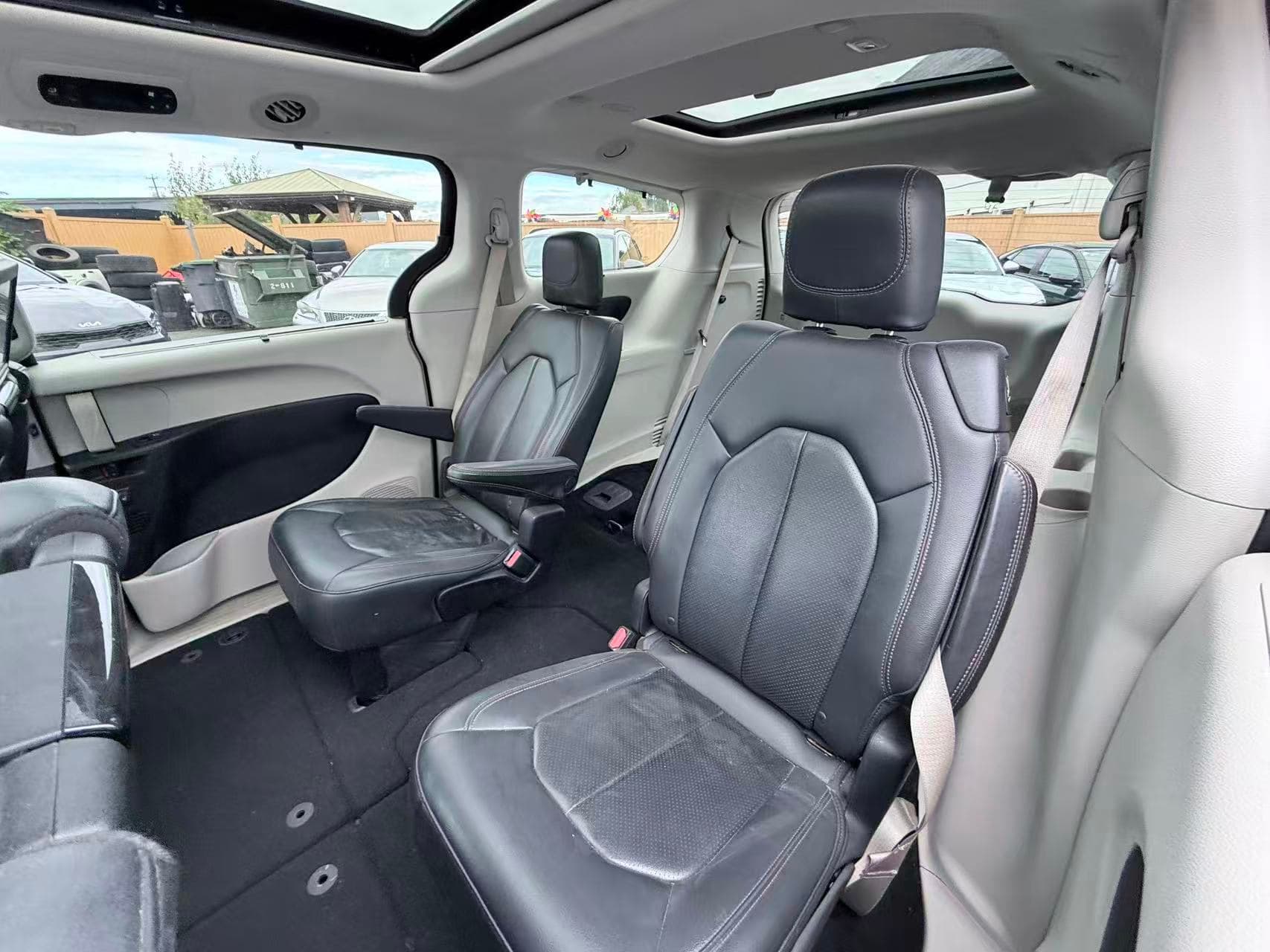 2017 Chrysler Pacifica Touring-L Plus/ CLEAN TITLE/ BC LOCAL