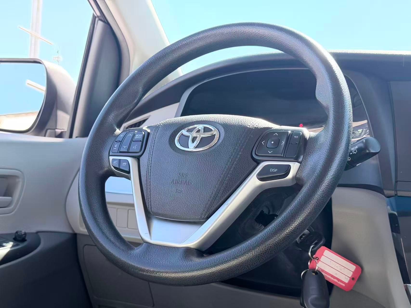 2017 Toyota Sienna auto 7- pass/ NO ACCIDENT/ BC LOCAL