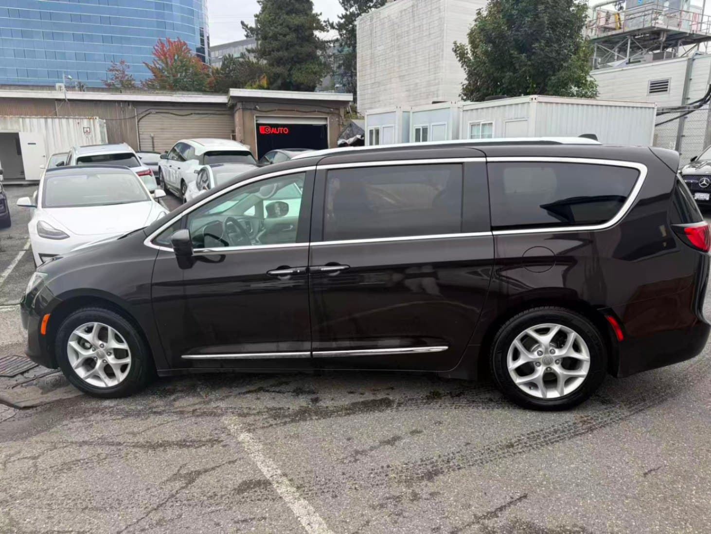 2018 Chrysler Pacifica Touring-L Plus 2WD No Accident, BC Local