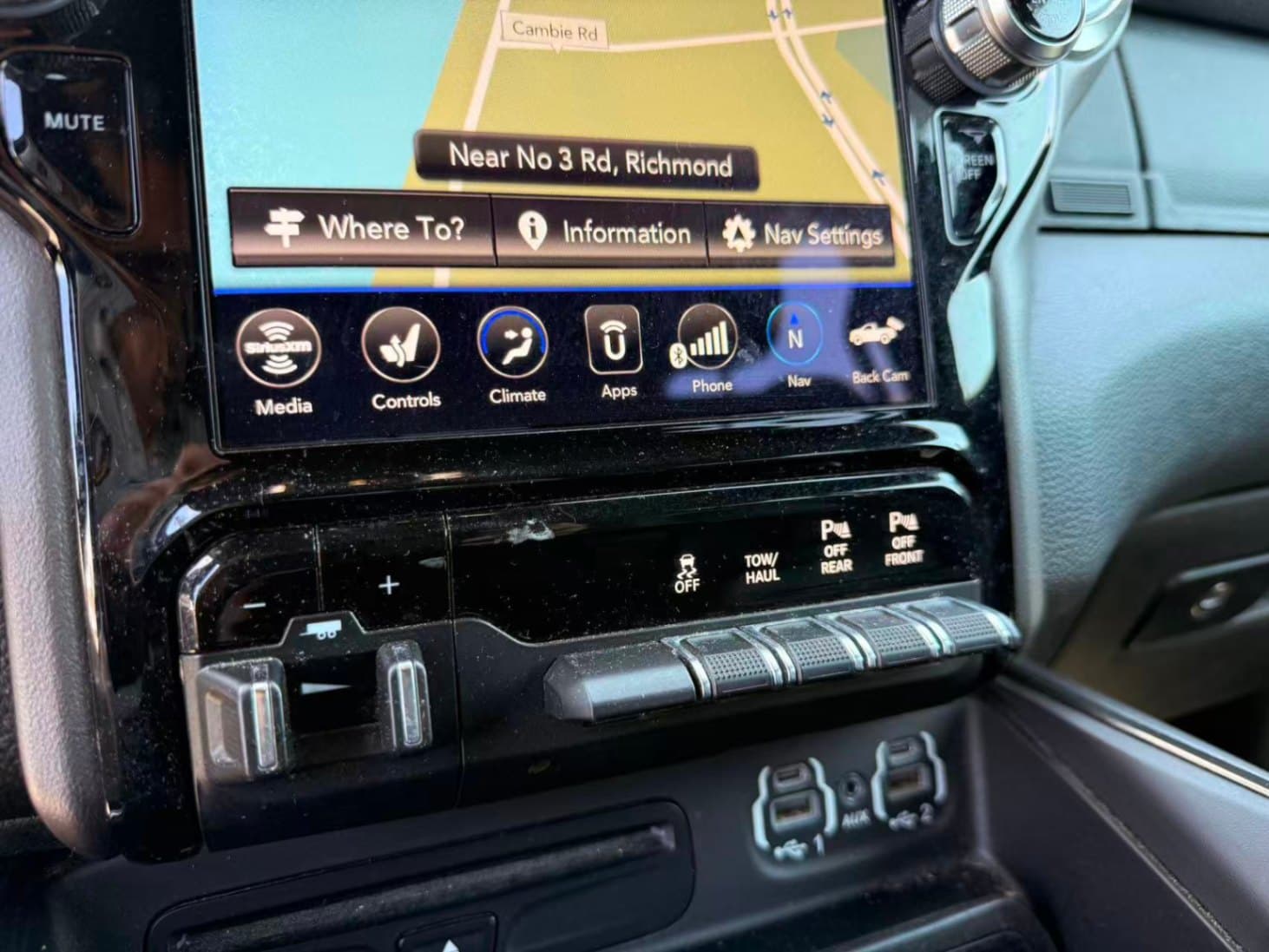 2019 Ram 1500 Sport 4x4 Crew Cab 5'7" Box/ CLEAN TITLE/ BC LOCAL