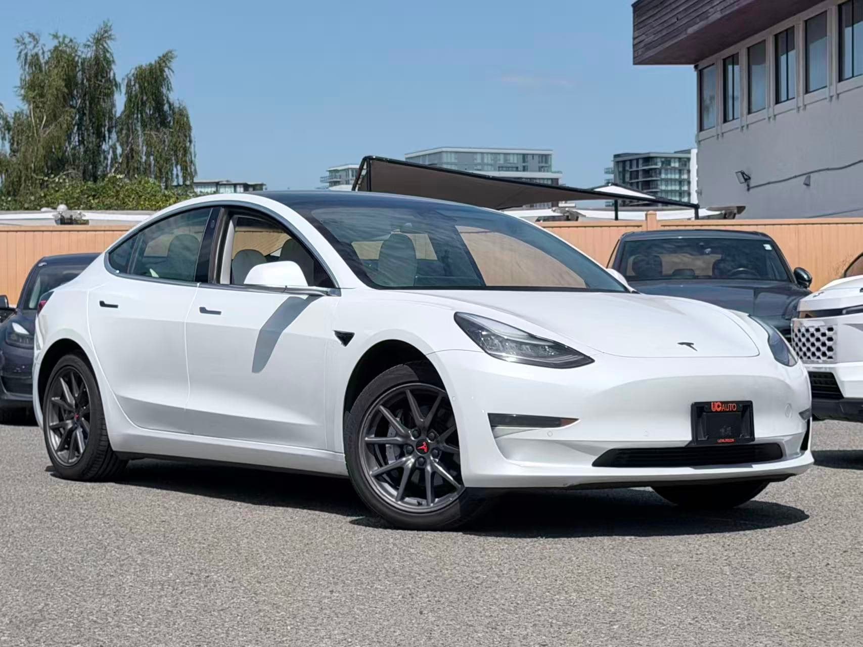 2019 Tesla Model 3 Standard Range RWD/ CLEAN TITLE/ WHITE INTERIOR/ YOKE STEERING WHEELS