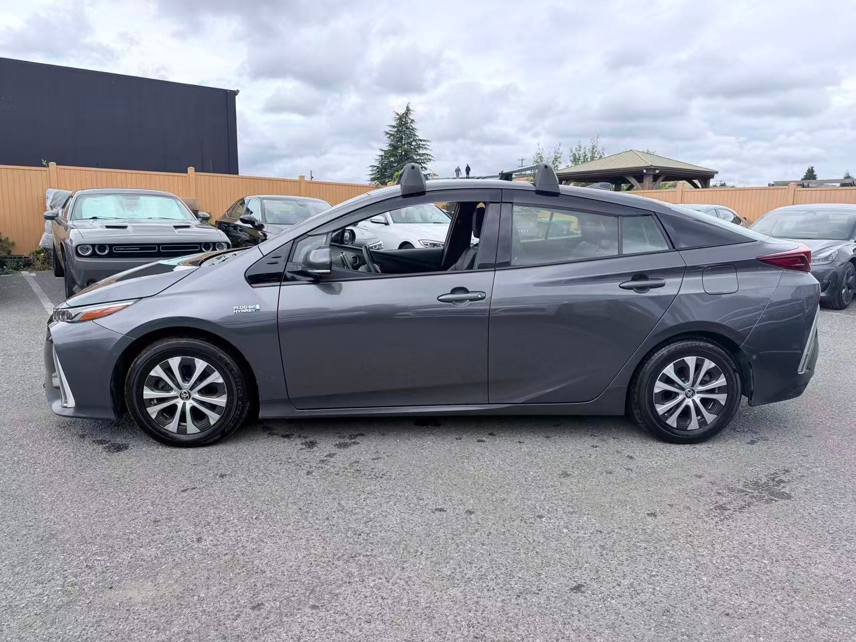 2020 Toyota Prius Prime UPGRADE/ TECH PKG/ CLEAN TITLE/ BC LOCAL