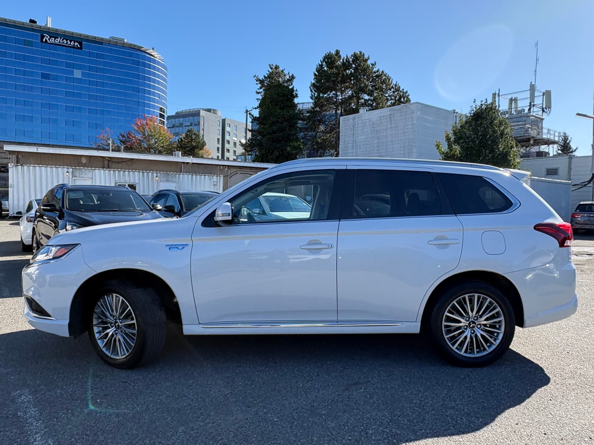 2022 Mitsubishi Outlander PHEV SE S-AWC NO ACCIDENTS/BC LOCAL CAR
