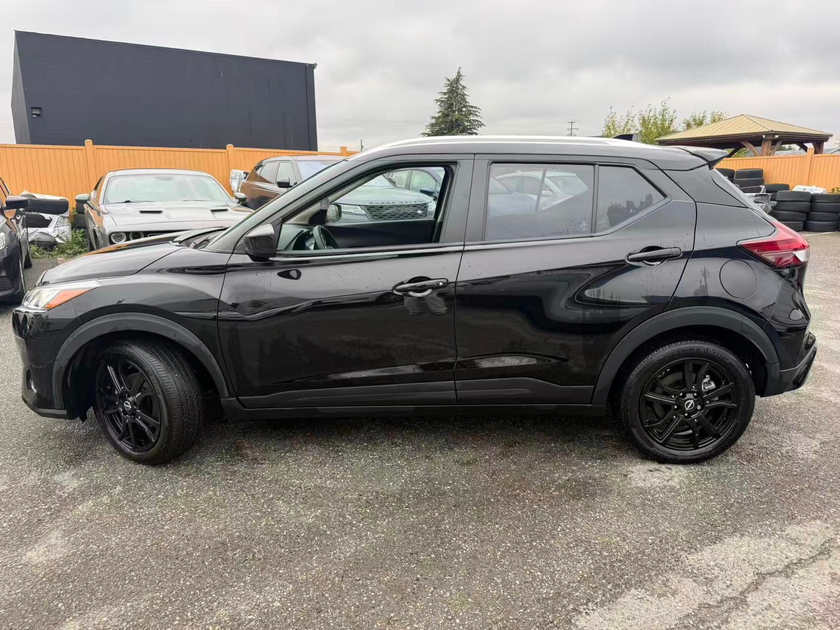 2022 Nissan Kicks SV FWD NO ACCIDENTS/BC LOCAL CAR