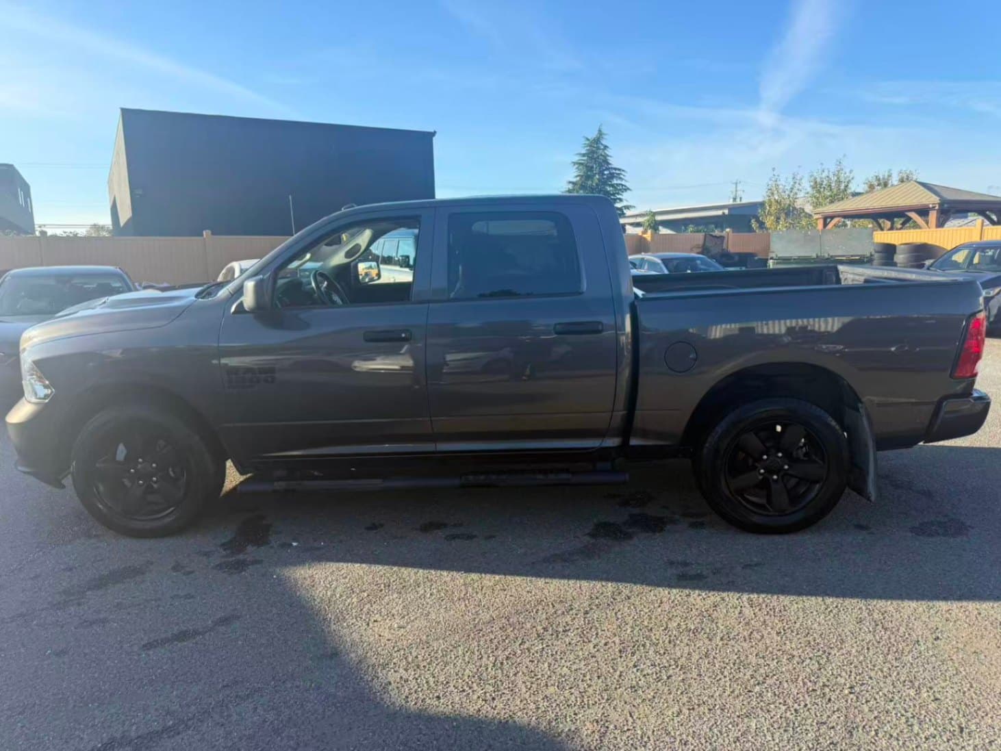 2022 Ram 1500 Classic Express 4x4 Crew Cab 5'7" Box No Accidents/BC Local