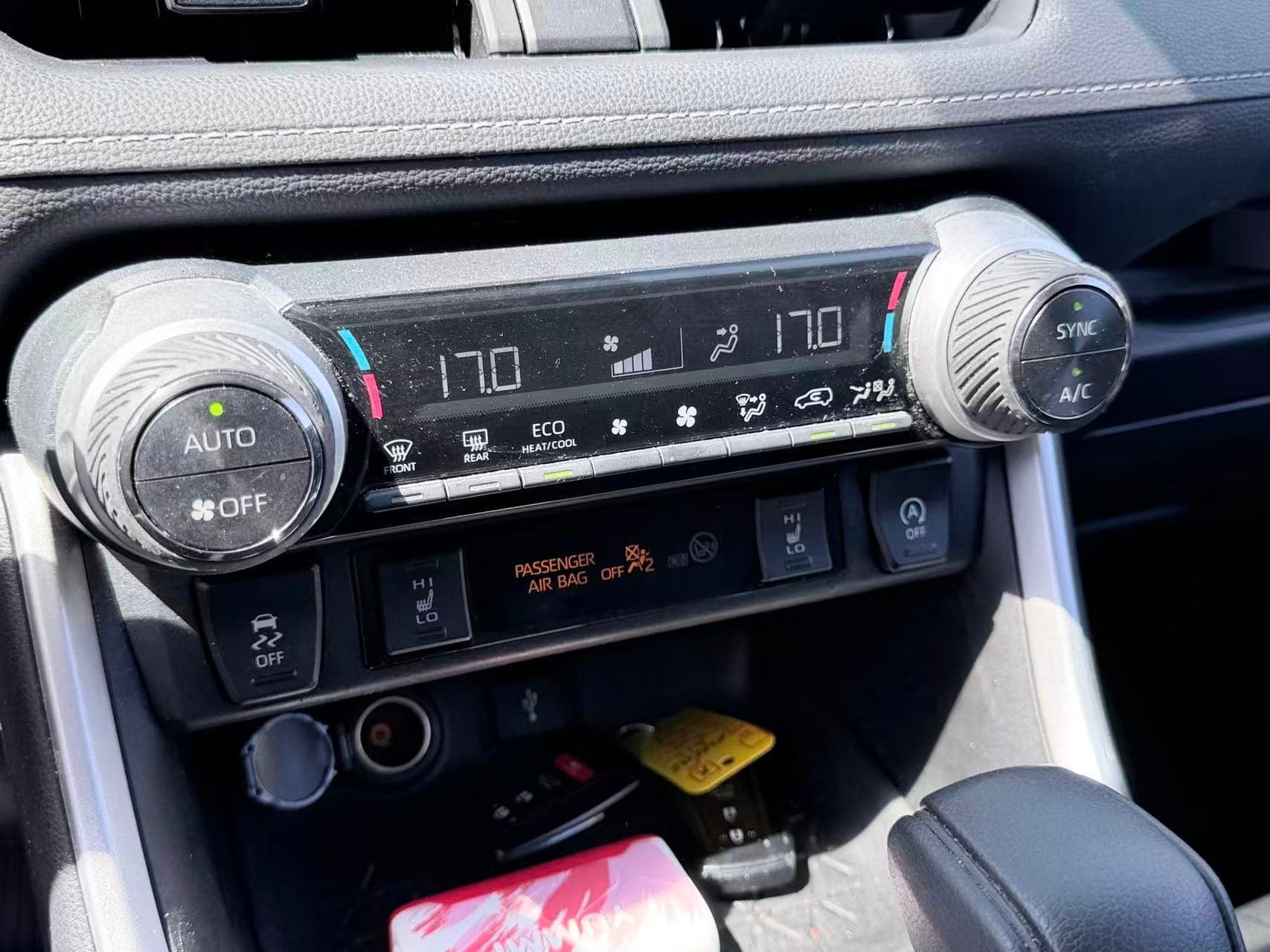 2022 Toyota RAV4 XLE AWD/ CLEAN TITLE/ BC LOCAL