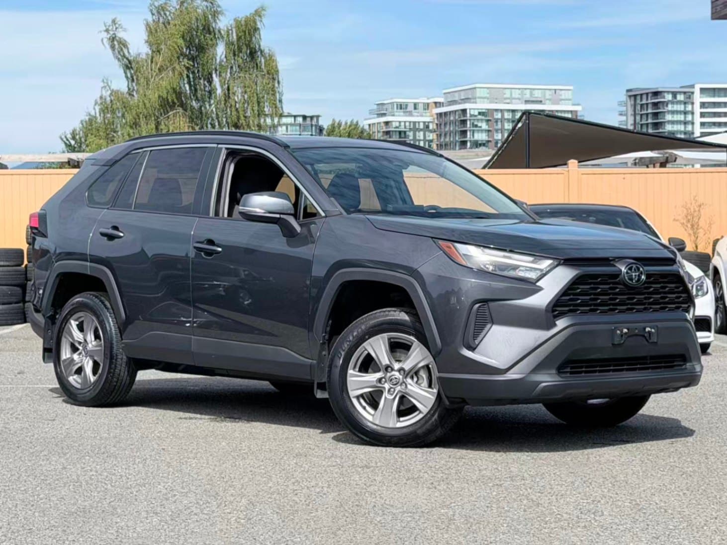 2022 Toyota RAV4 XLE AWD/ CLEAN TITLE/ BC LOCAL