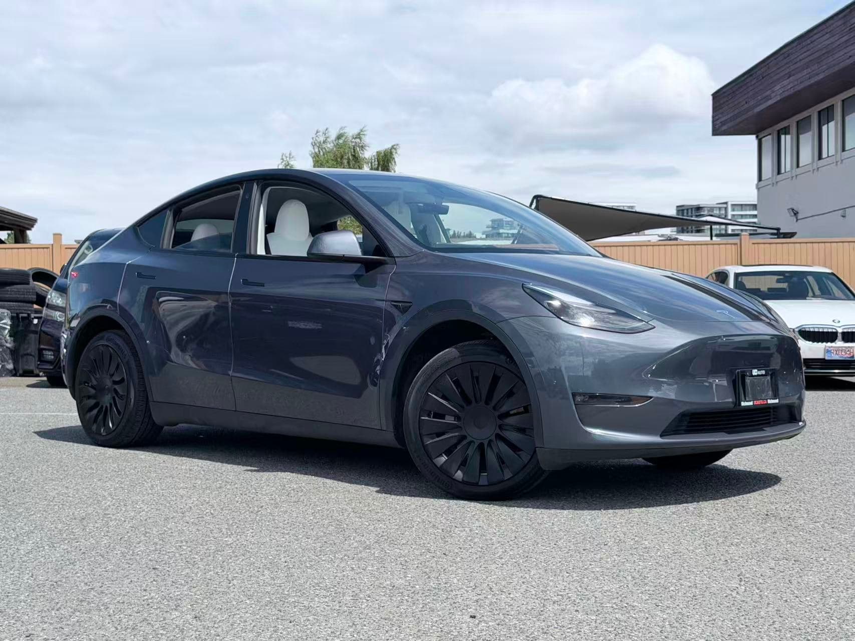 2023 Tesla Model Y Long Range AWD/ CLEAN TITLE/ BC LOCAL