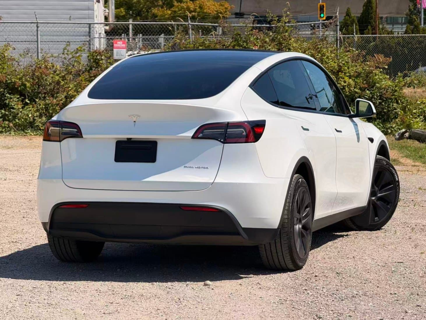 2025 Tesla Model Y Long Range AWD/ FSD/ NO ACCIDENT/ BC LOCAL/ ONE OWNER