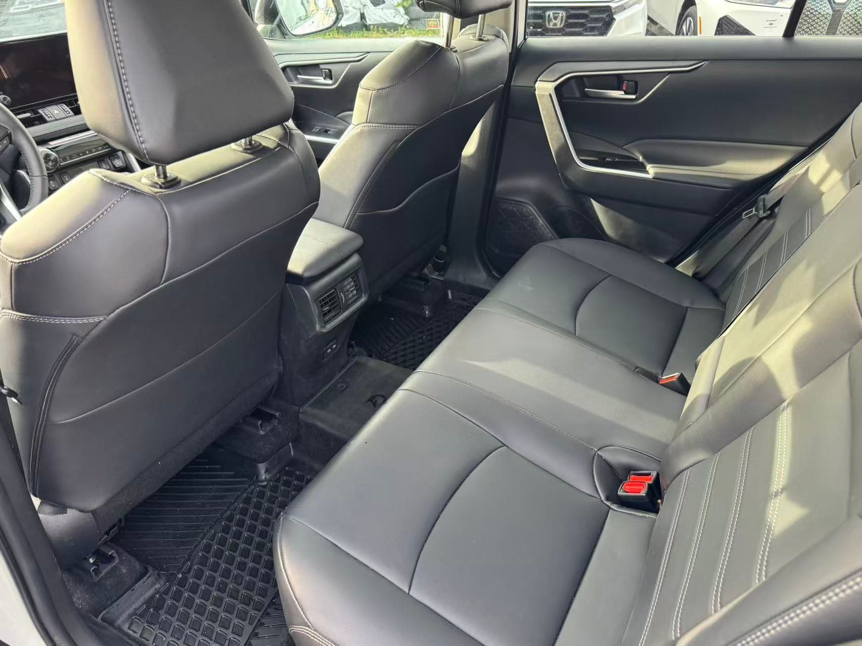 2025 Toyota RAV4 XLE Premium AWD NO ACCIDENTS/BC LOCAL/ONE OWNER