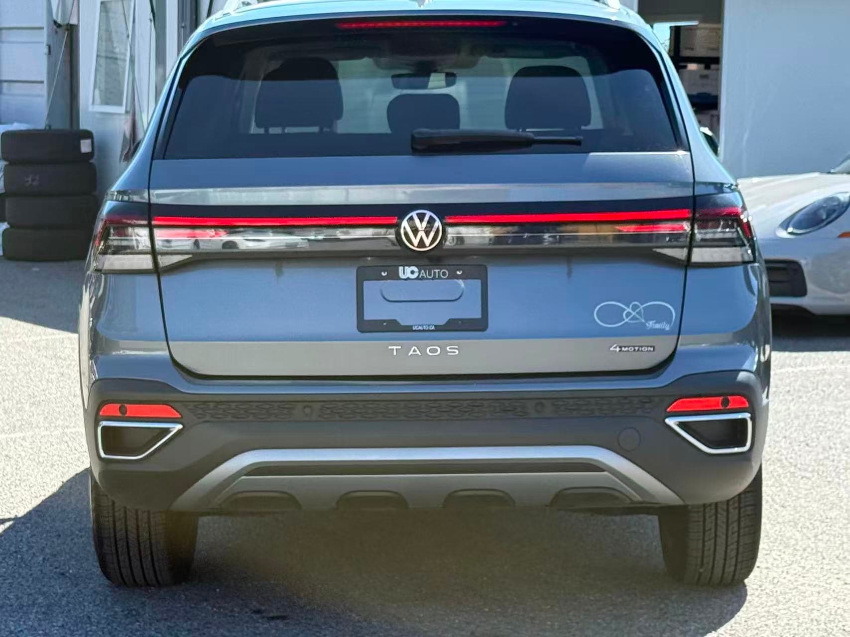 2025 Volkswagen Taos Comfortline 4MOTION/ NO ACCIDENT/ BC LOCAL