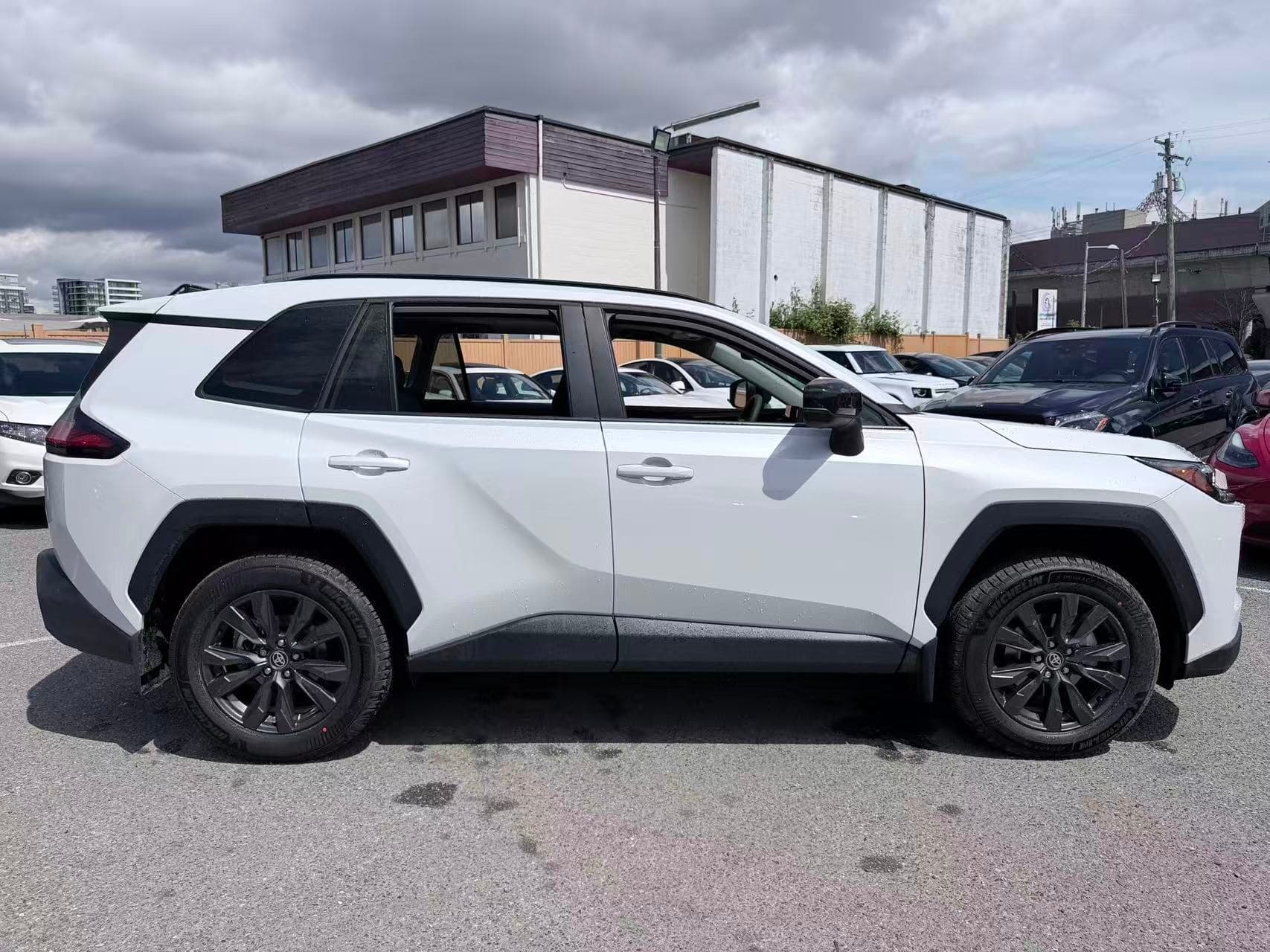 2026 Toyota RAV4 XLE PREMIUM HYBRID/ BRAND NEW