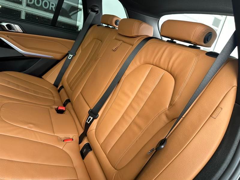 2022 BMW X5 M50i