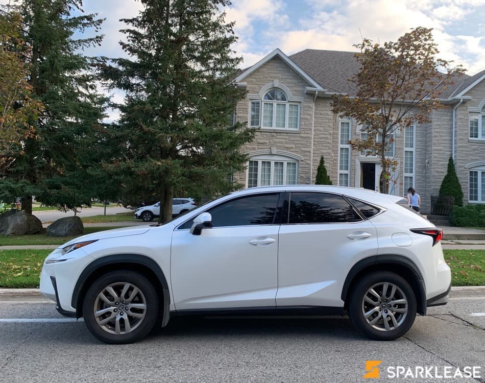 2021 Lexus NX300 Premium珍珠白红内饰