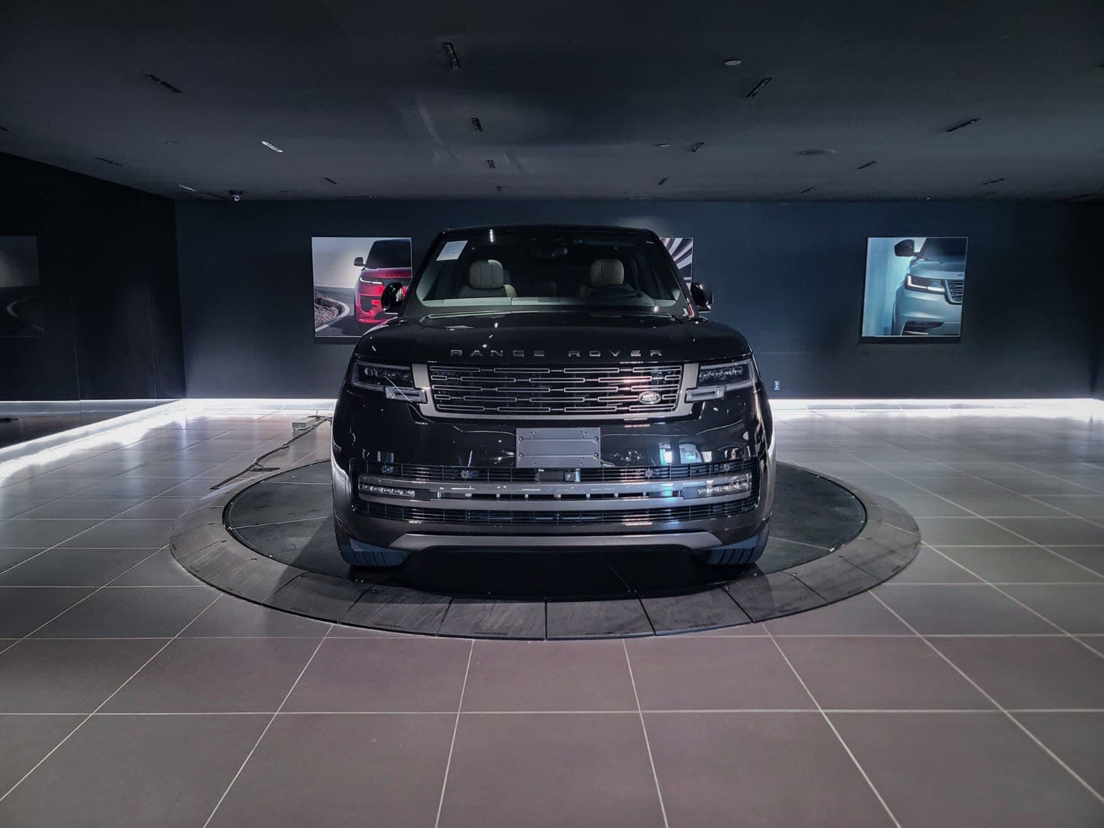 2025 Land Rover Range Rover SE
