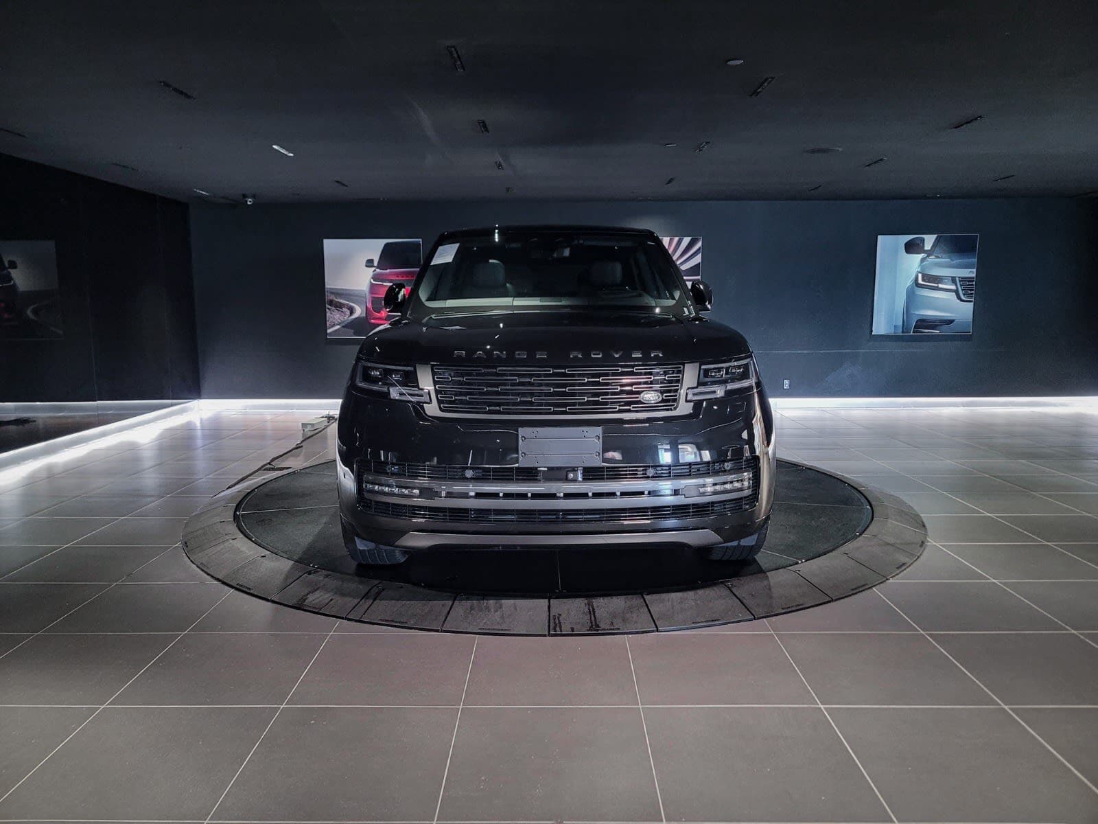 2025 Land Rover Range Rover SE