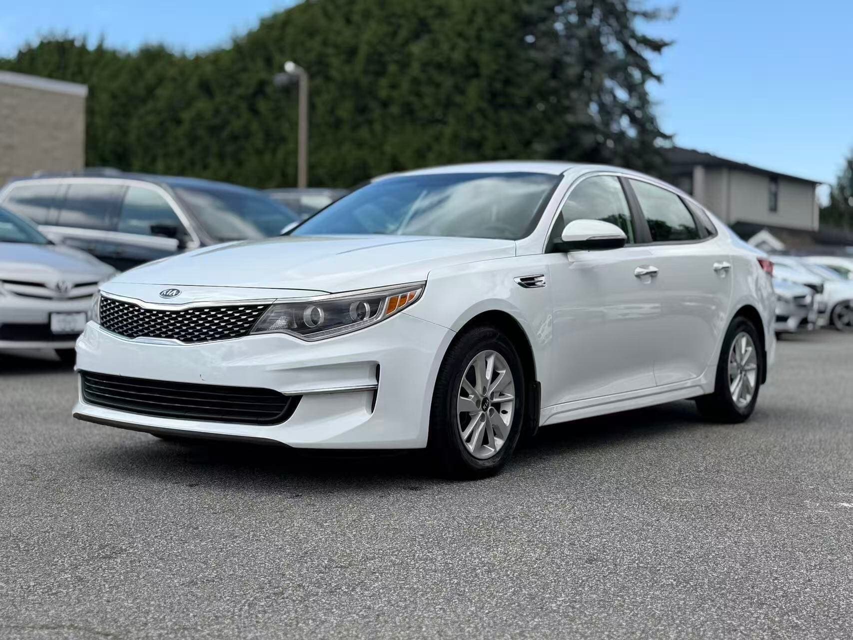 2016 Kia Optima LX+. NO ACCIDENT. LOW KILOMETRES.