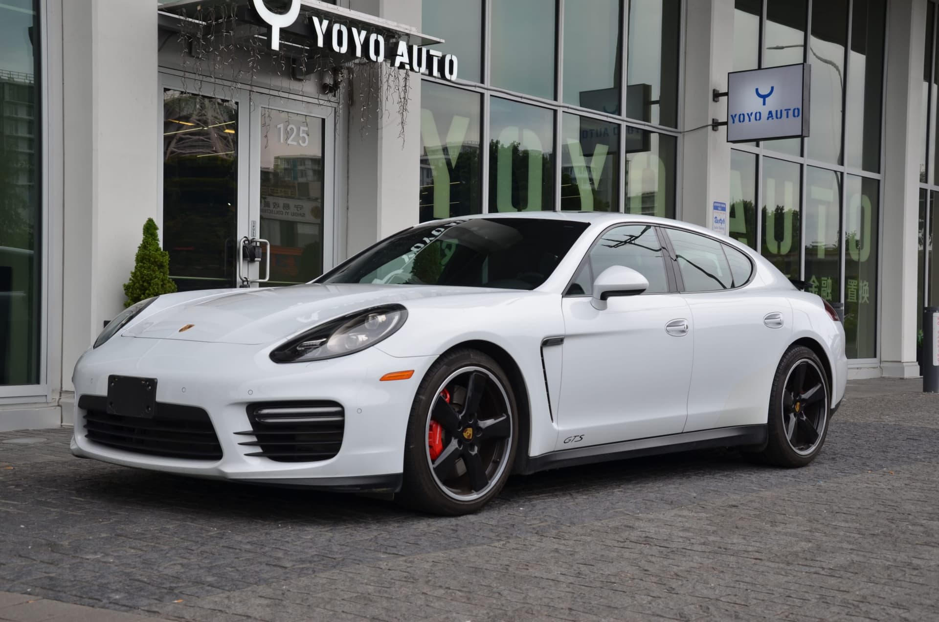 2016 Porsche Panamera 4dr HB GTS