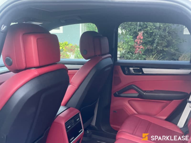2022 Porsche Cayenne Platinum Edition AWD