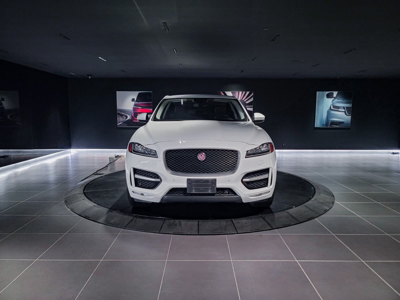 2018 Jaguar F-PACE R-Sport