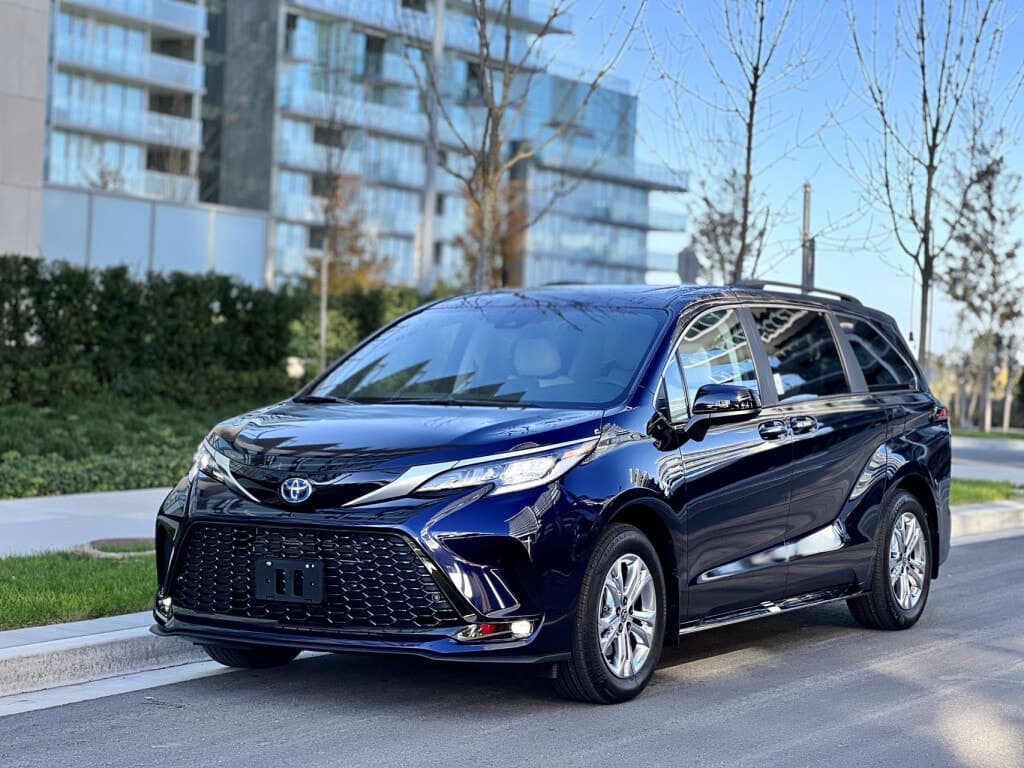 2023 Toyota Sienna XSE AWD With/Tech Pkg