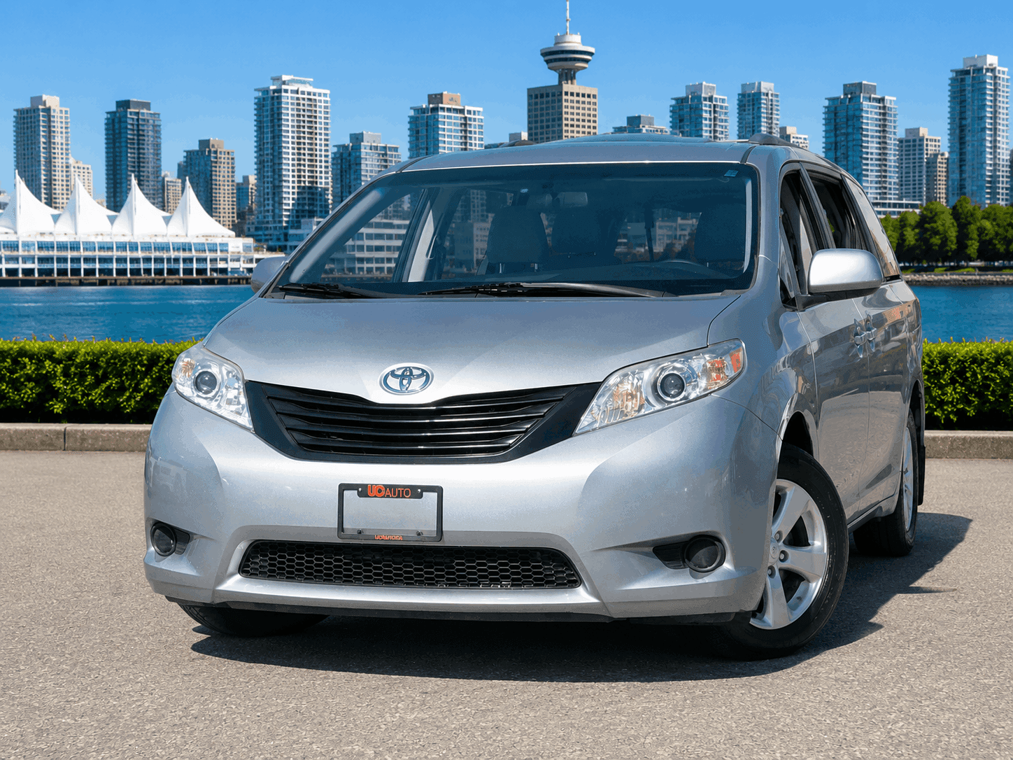 2017 Toyota Sienna auto 7- pass/ NO ACCIDENT/ BC LOCAL