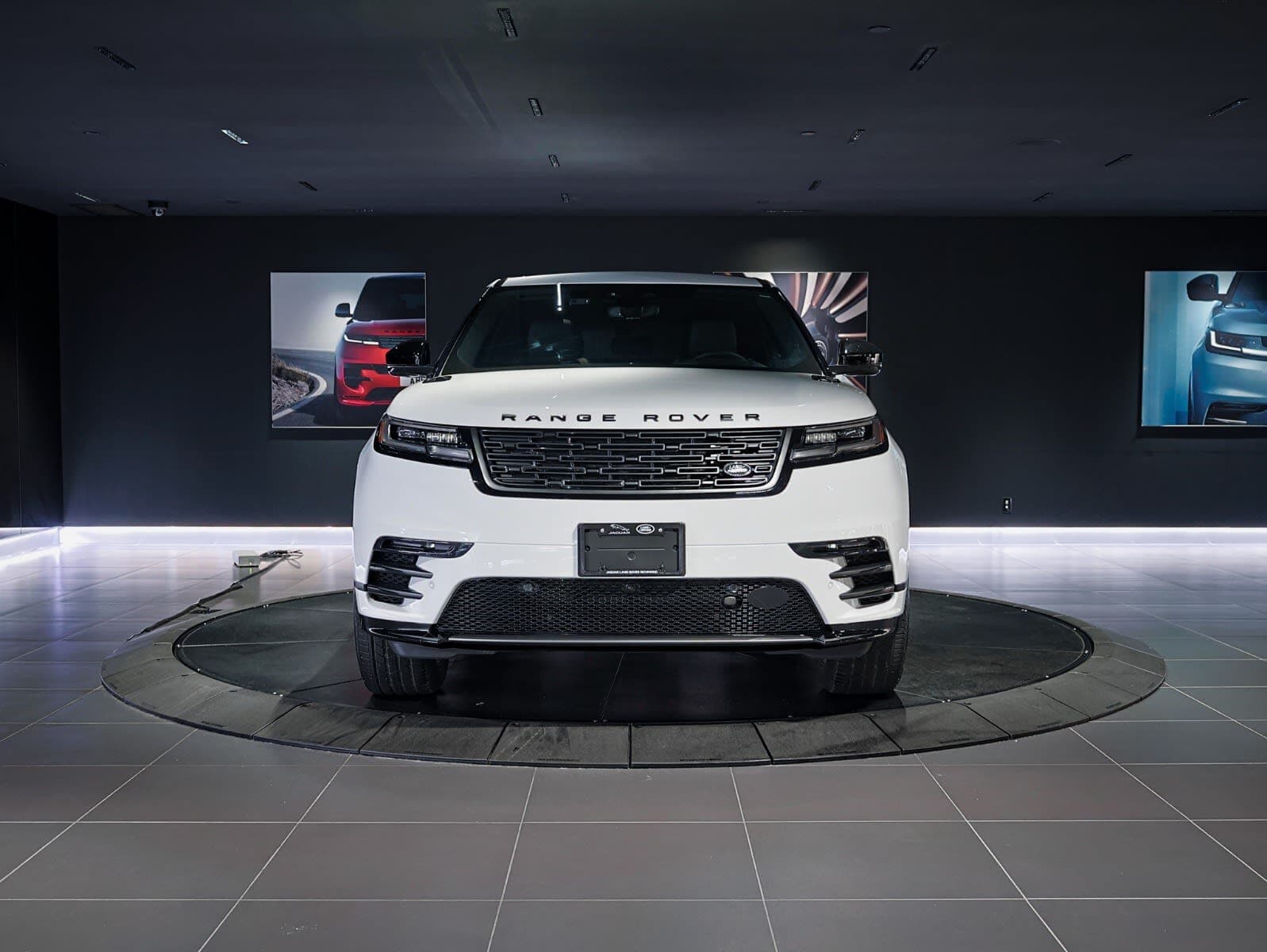 2026 Land Rover Range Rover Velar Dynamic SE