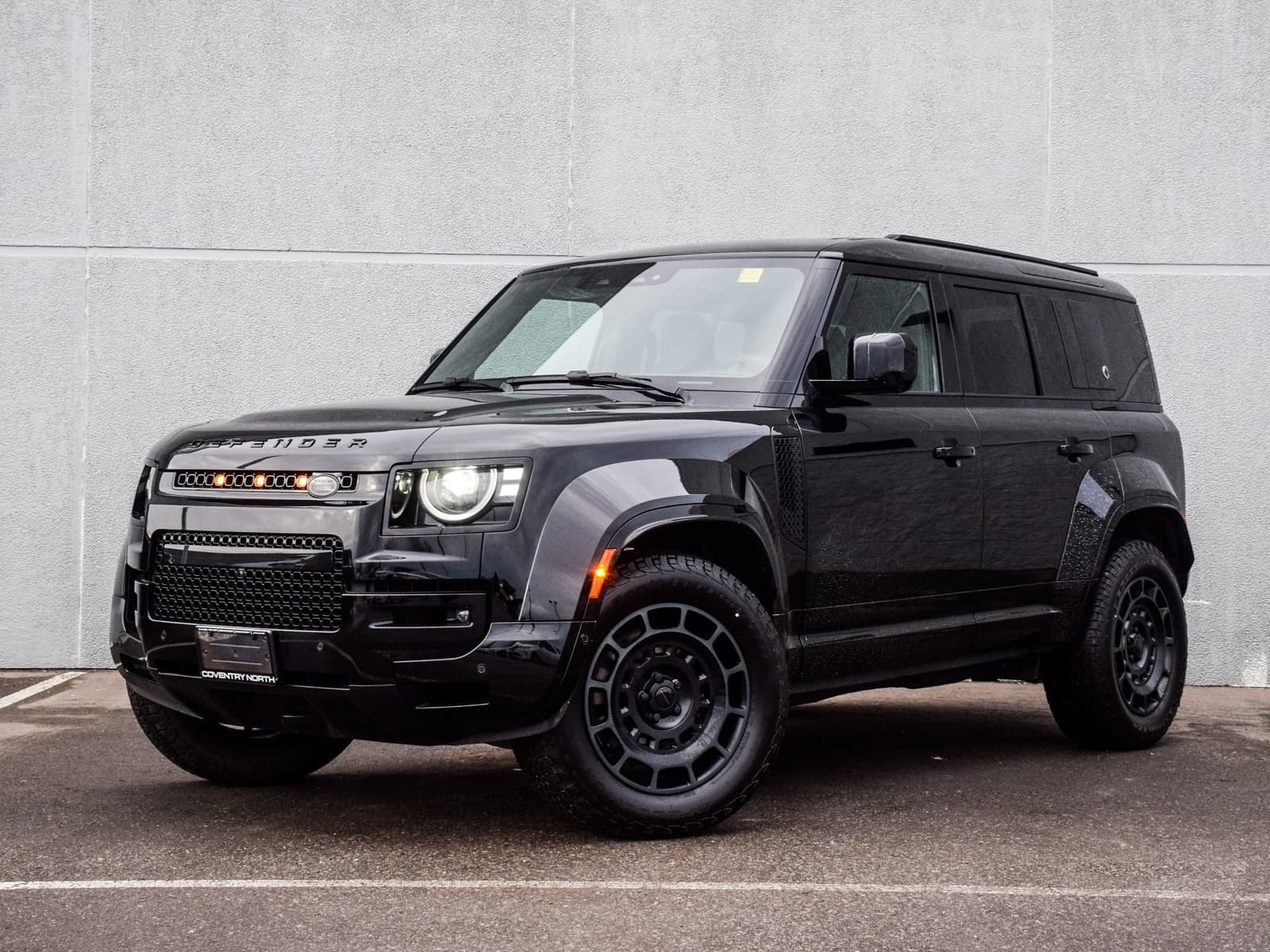 2026 Land Rover Defender OCTA Black