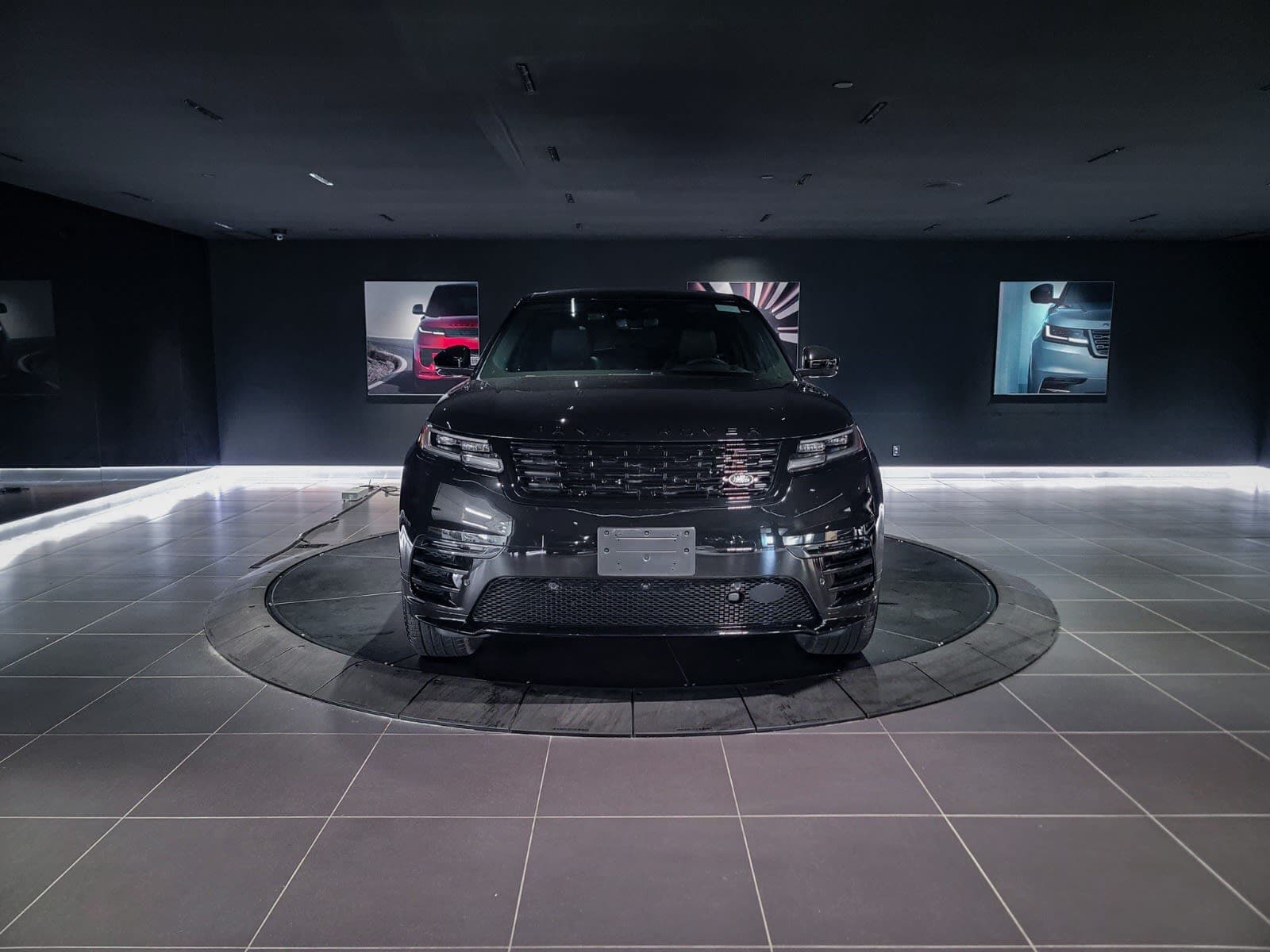 2026 Land Rover Range Rover Velar Dynamic SE
