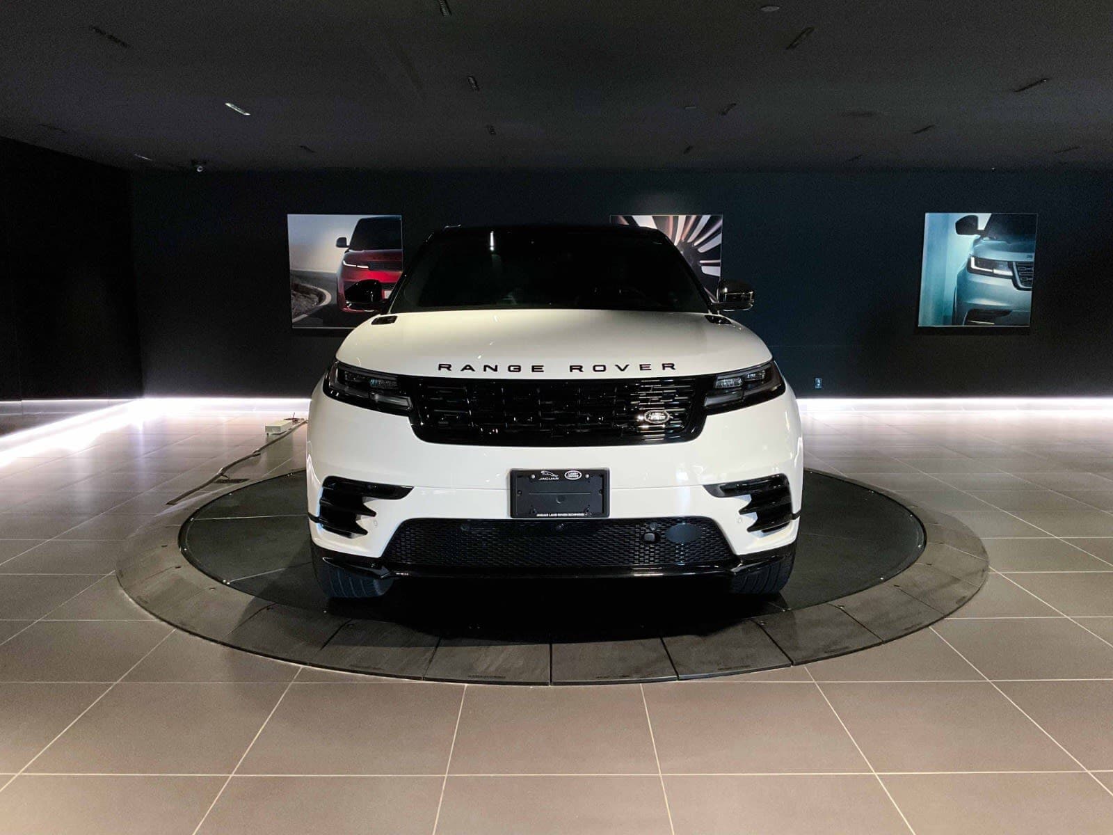 2026 Land Rover Range Rover Velar Dynamic SE