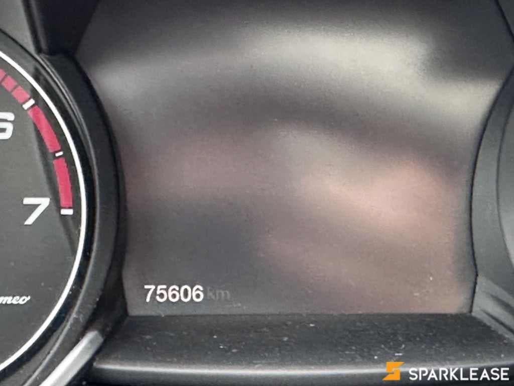 2017 Alfa Romeo  Giulia  4dr Sdn Ti AWD 