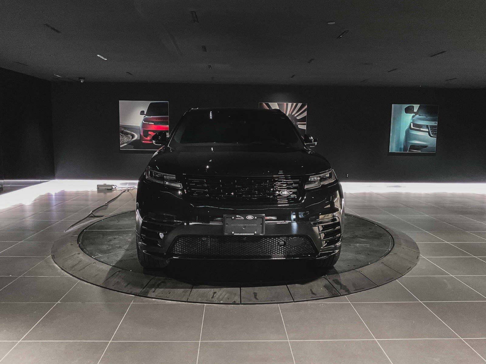 2026 Land Rover Range Rover Velar Dynamic SE