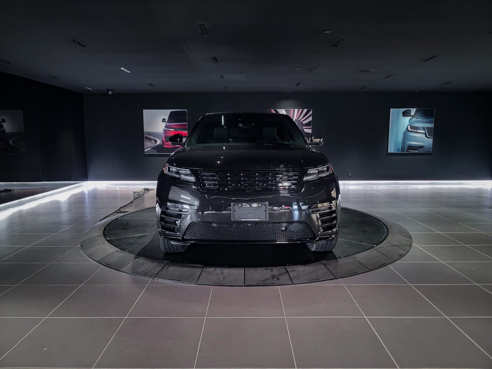 2026 Land Rover Range Rover Velar Dynamic SE