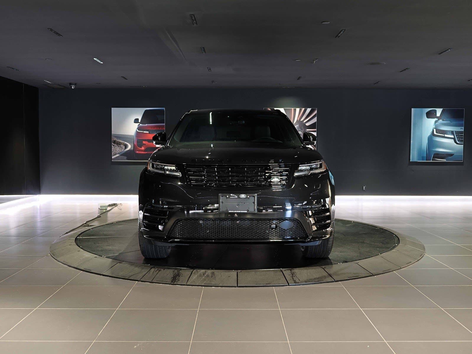 2026 Land Rover Range Rover Velar Dynamic SE