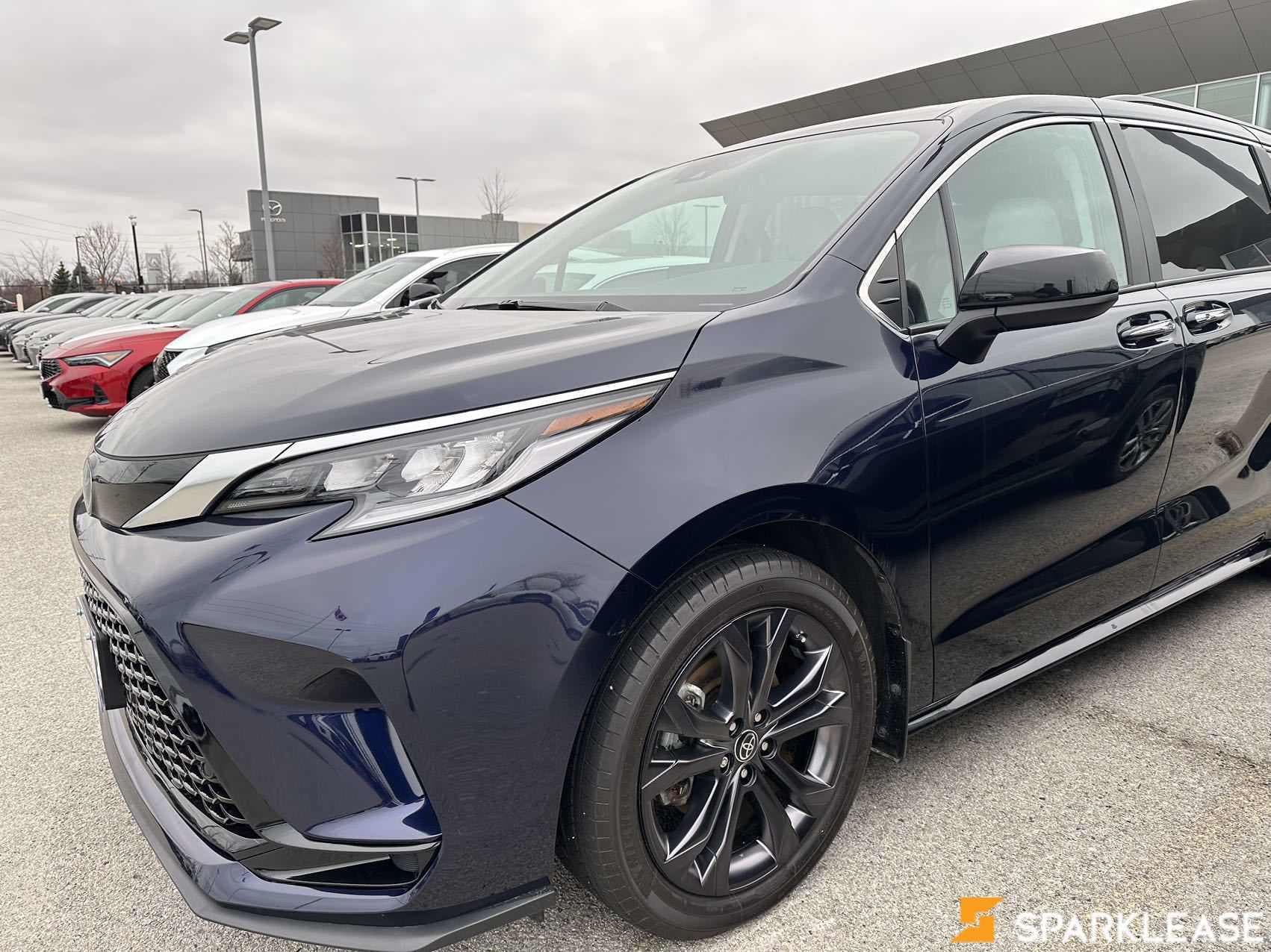 2022 Toyota  Sienna  XSE 7-Passenger FWD 