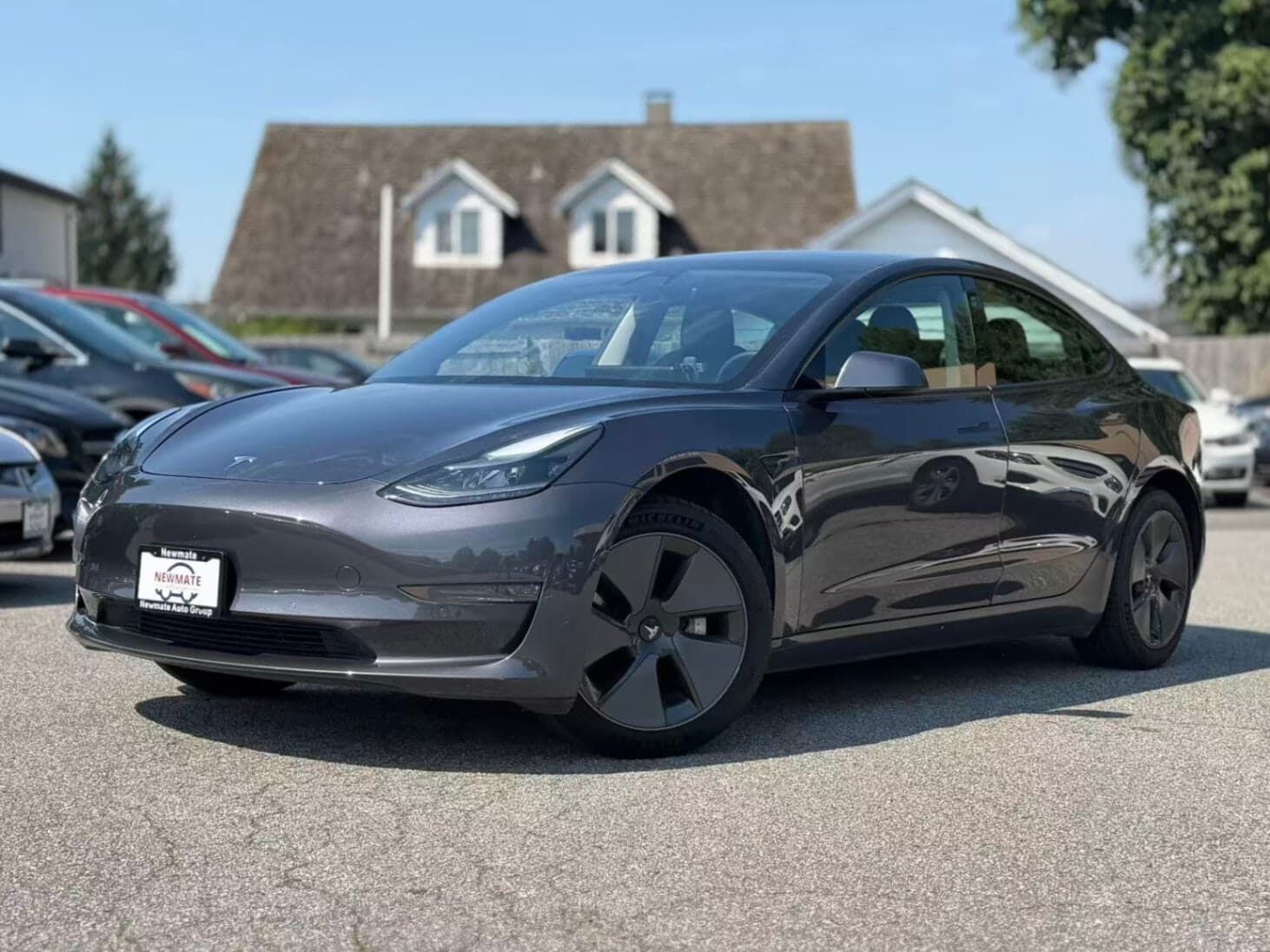 2021 Tesla Model 3 Standard Range Plus. LOCAL BC VEHICLE. LOW KILOMETRES.