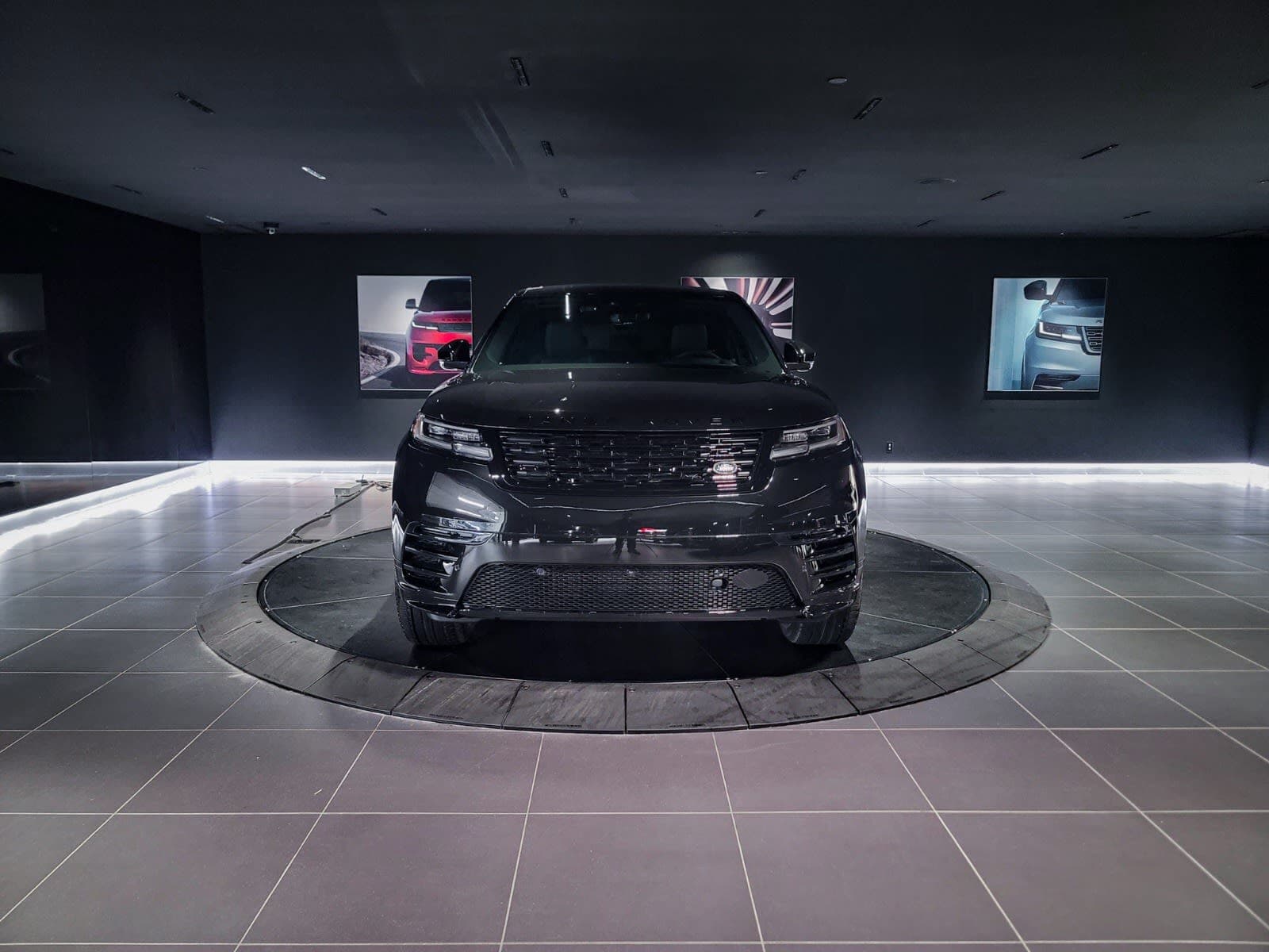 2026 Land Rover Range Rover Velar Dynamic SE