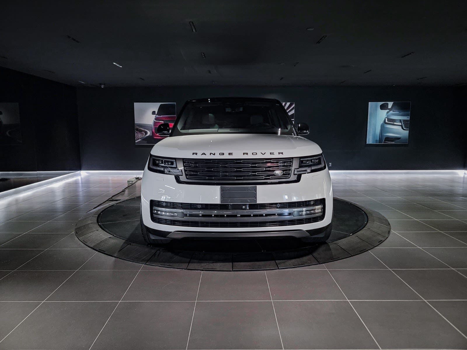 2023 Land Rover Range Rover SE