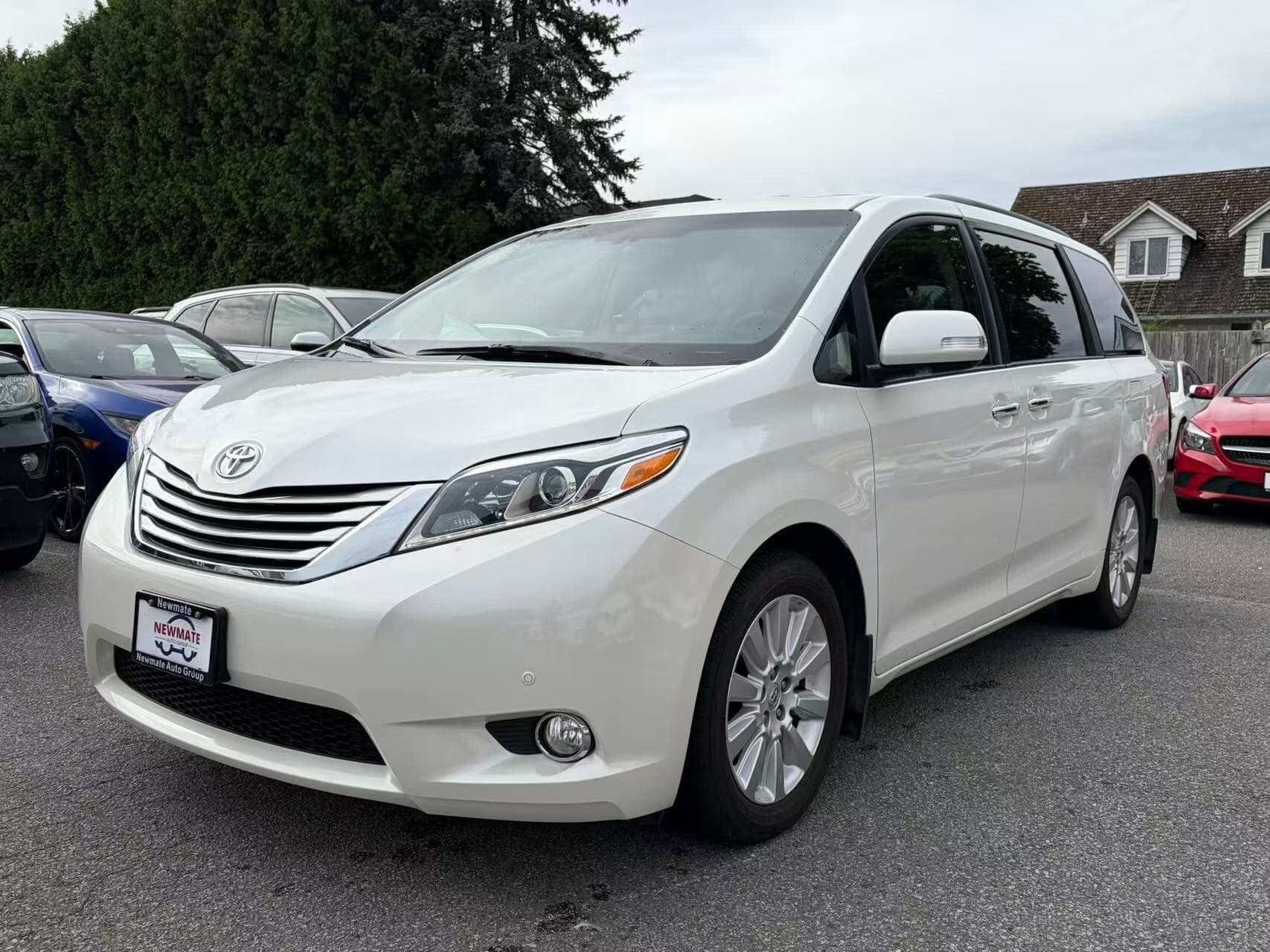 2015 Toyota Sienna Limited. LOCAL BC VEHICLE. ONE OWNER. NO ACCIDENT. LOW KILOMETRES.