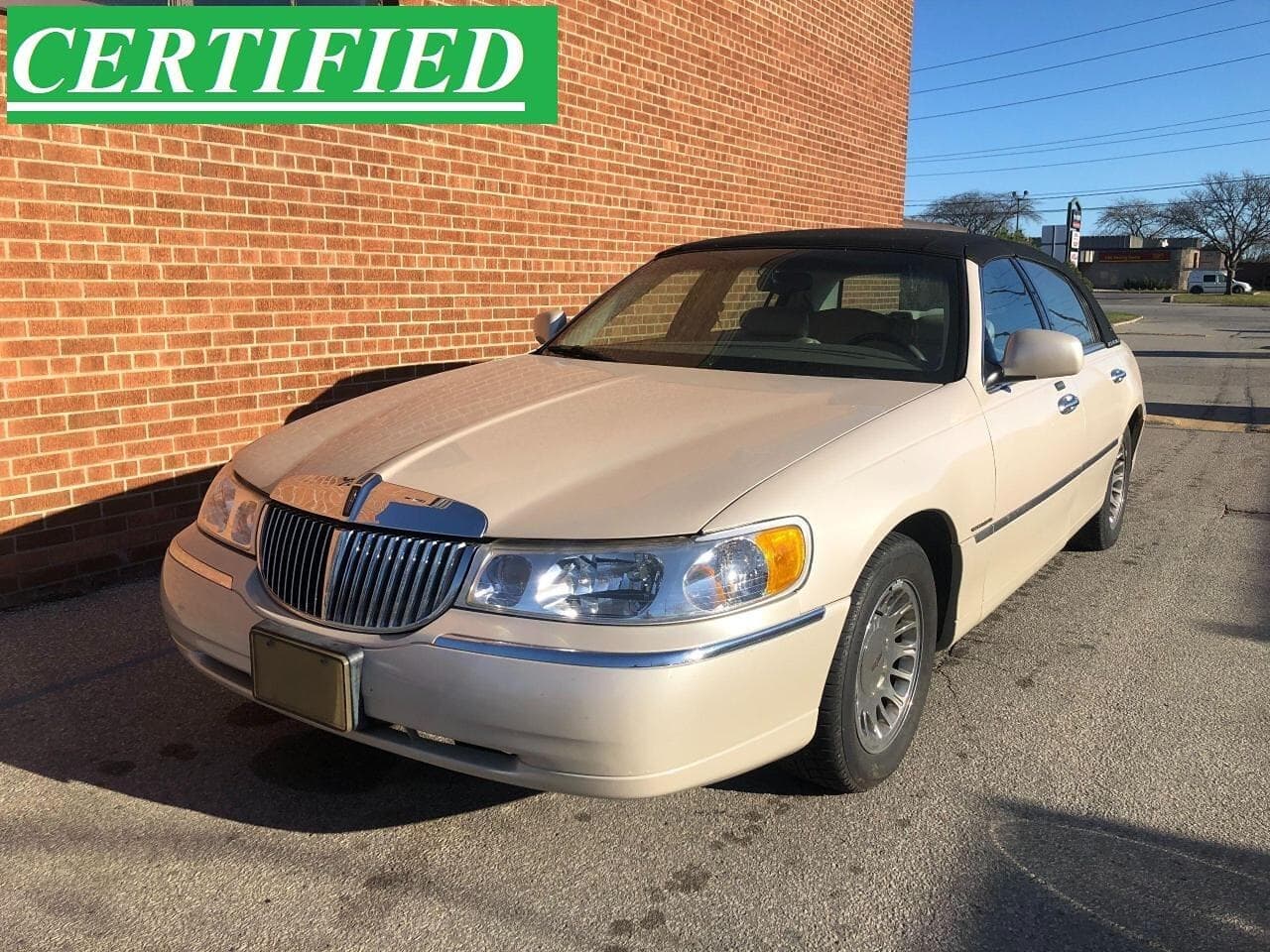 2001 Lincoln Town Car 
                Cartier/ LOW KM 139 K KM/NO ACCIDENTS FULL SERVICE
