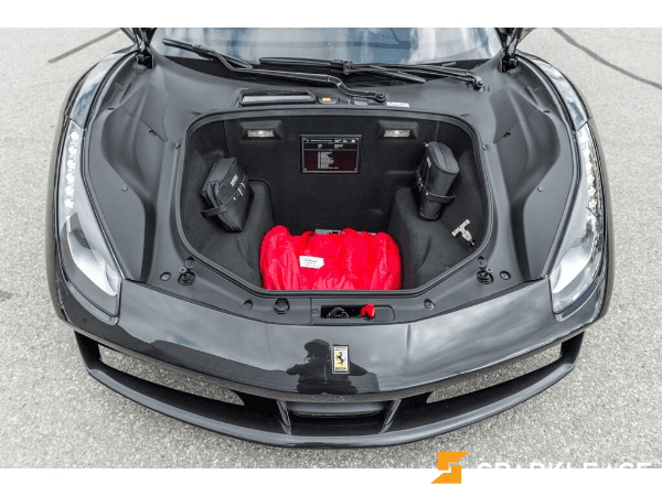 2017 Ferrari 488 GTB 外黑內紅