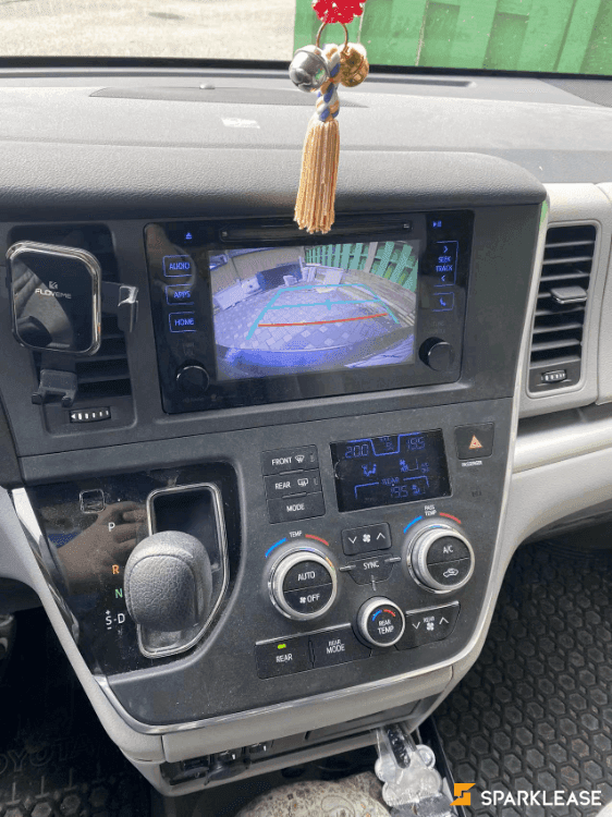 2015 Toyota Sienna LE 8 Passenger