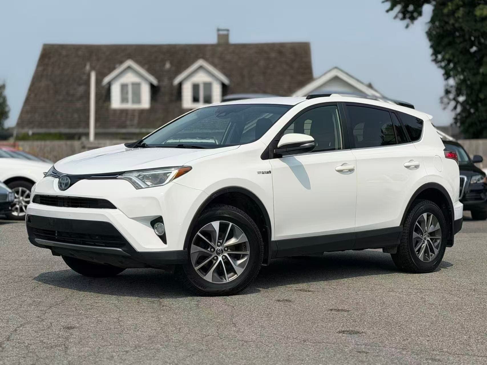 2018 Toyota RAV4 Hybrid LE+ AWD. LOCAL BC VEHICLE. LOW KILOMETRES.