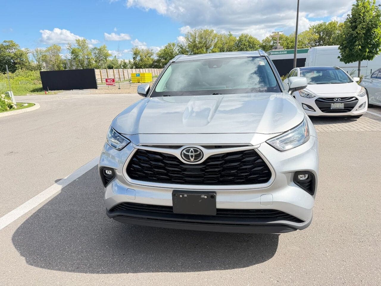 2020 Toyota Highlander XLE AWD | 8-Seat Capacity | Winter Tire PKG